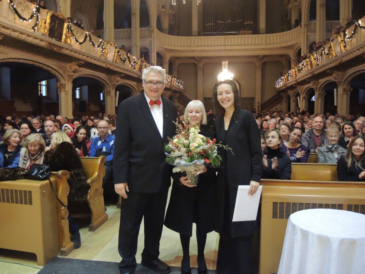 Au centre, Mme Charlotte Lacasse-Roy, nommée ambassadrice de la Société lyrique.