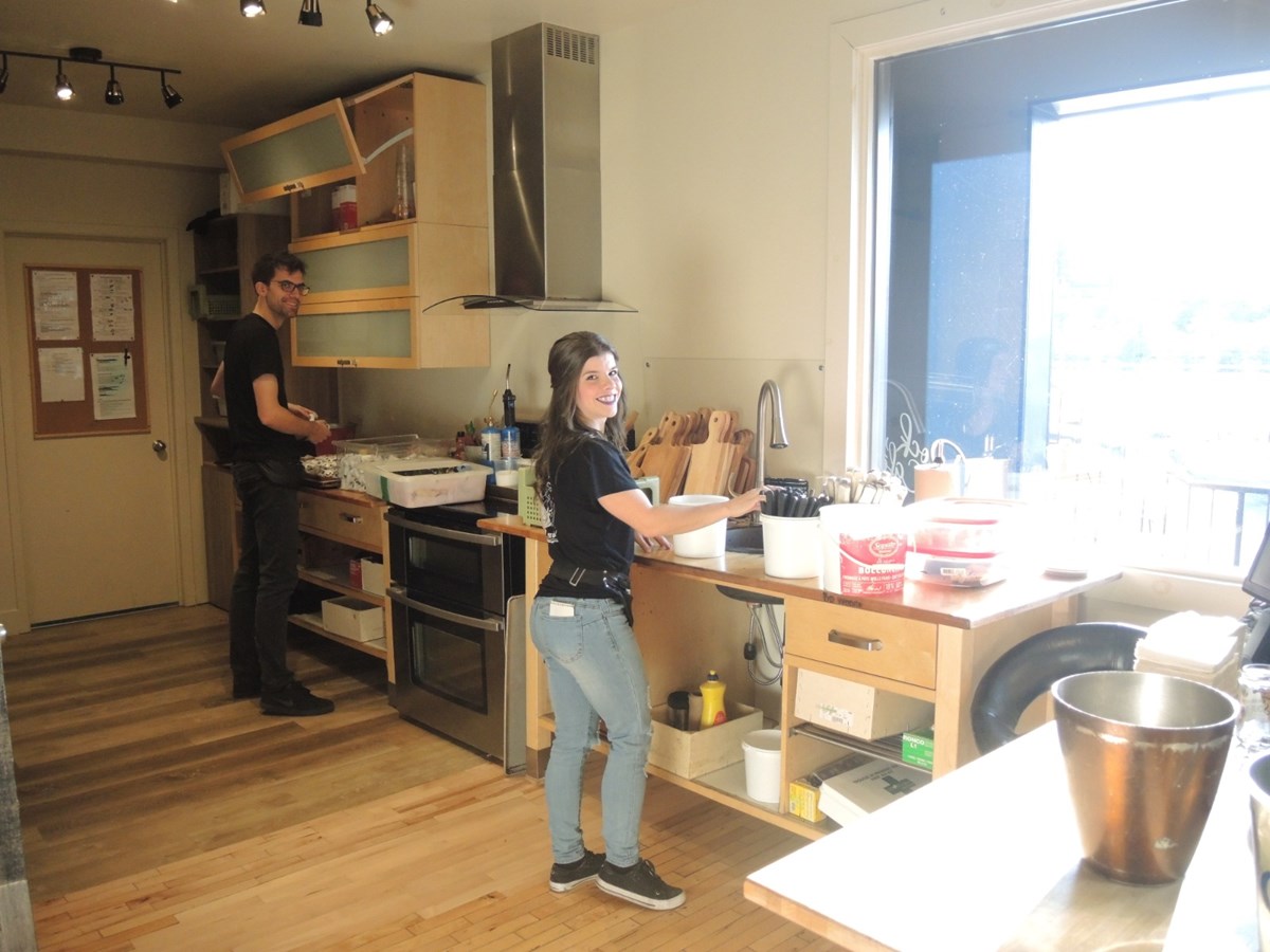Le comptoir prêt-à-emporter sera désormais situé dans l'aire de préparation des serveurs.