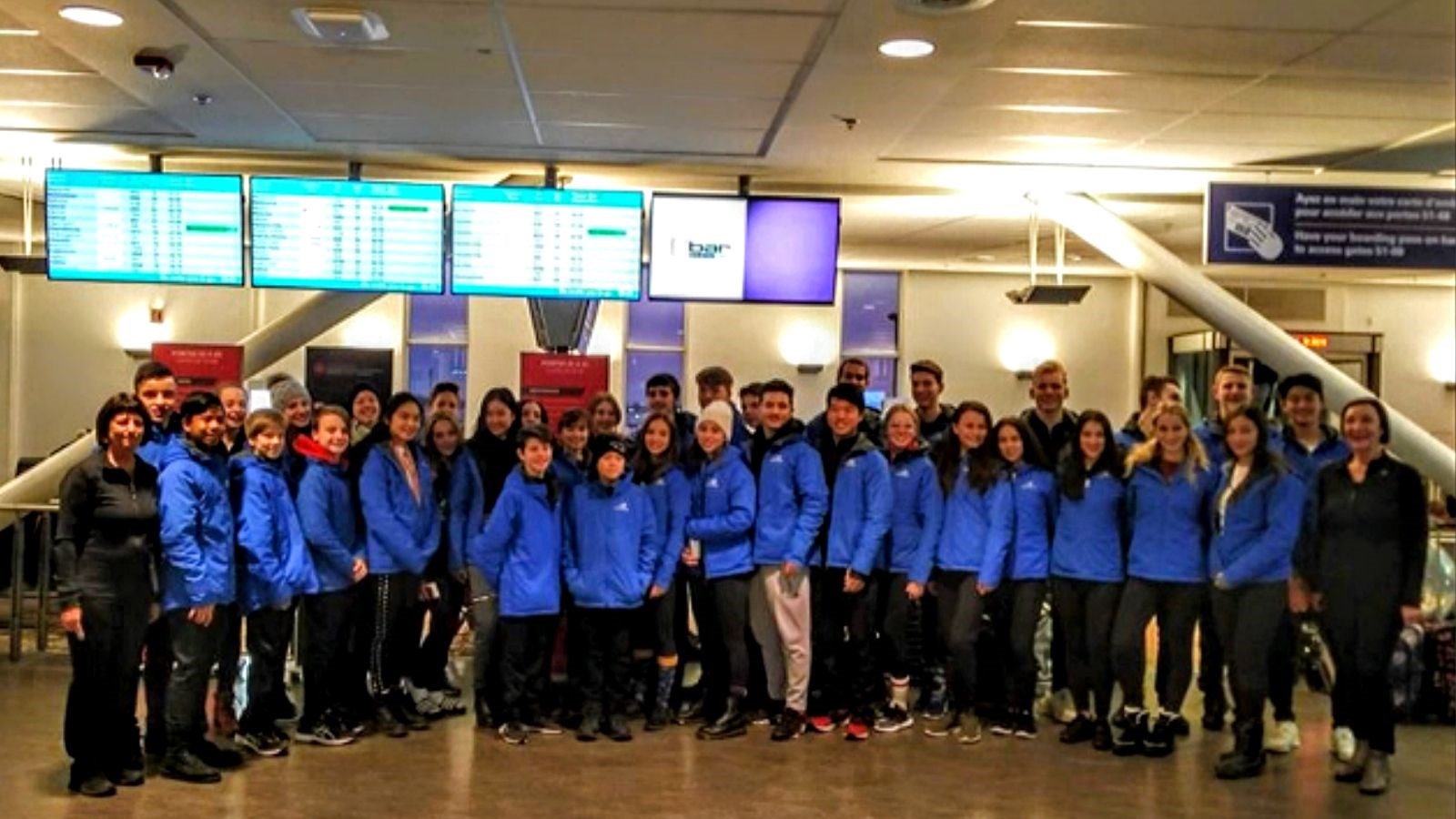 Sur la photo, une partie des jeunes ayant gagné leur place sur équipe Québec, lors de leur départ de Montréal vers Edmonton en novembre dernier.