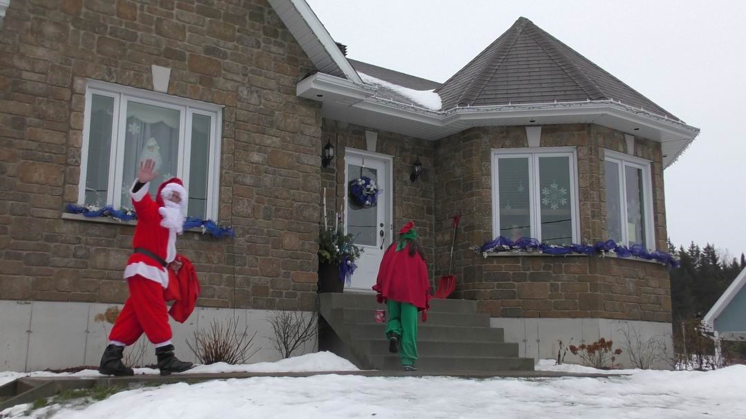 Normand De Lessard présente la visite du Père Noël à Notre Dame des Pins