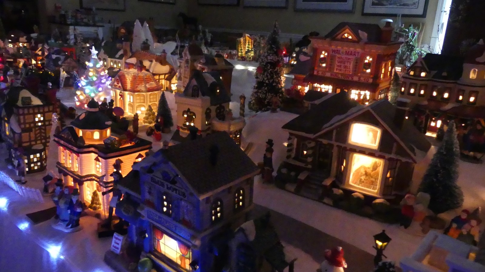 La féérie de Noël se passe en plein milieu du salon de Rachel et Philippe