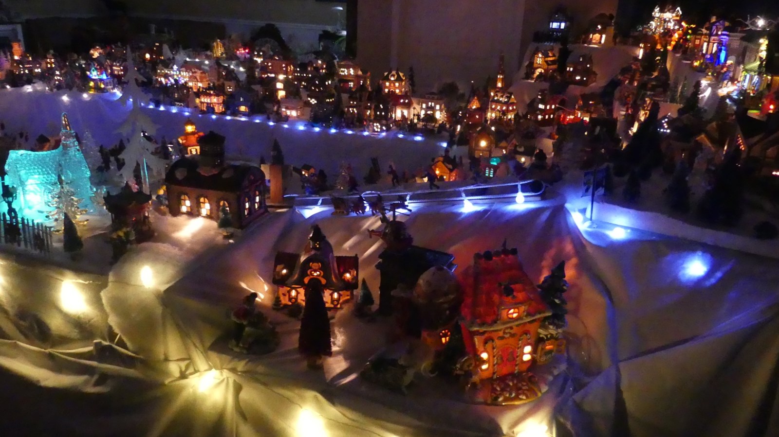 La féérie de Noël se passe en plein milieu du salon de Rachel et Philippe