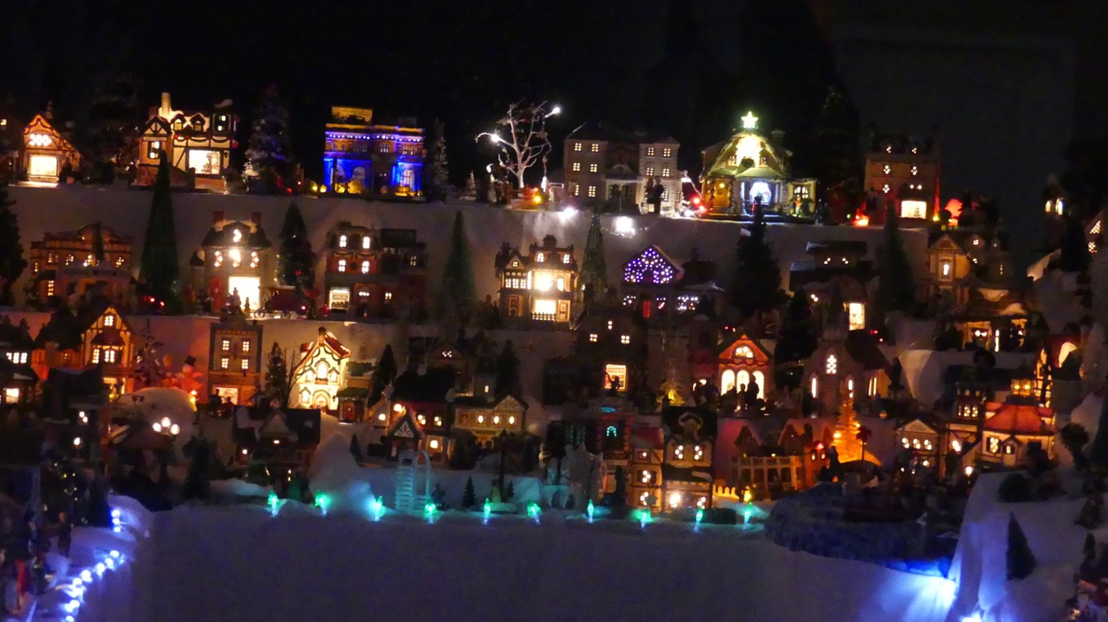 La féérie de Noël se passe en plein milieu du salon de Rachel et Philippe