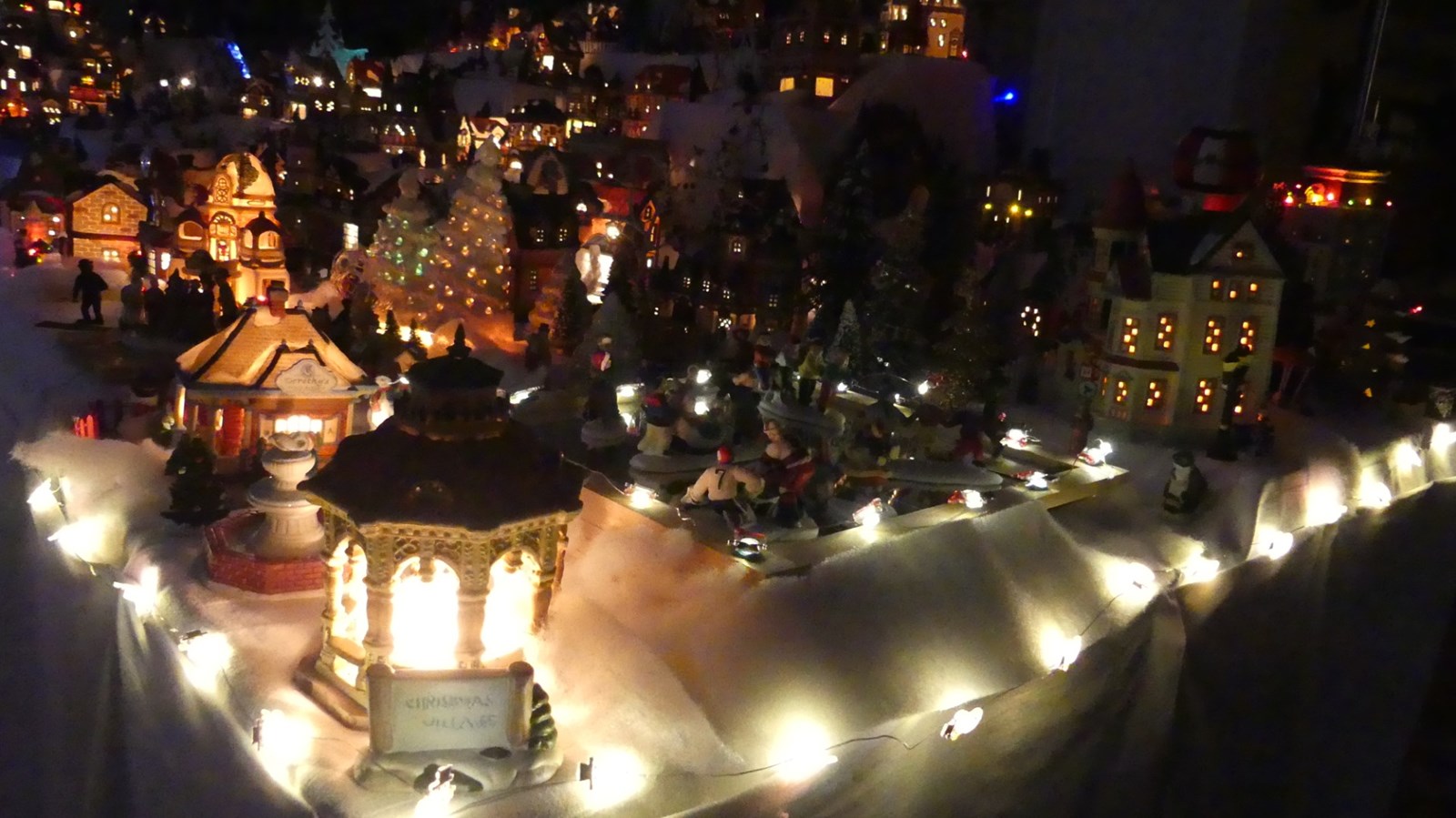 La féérie de Noël se passe en plein milieu du salon de Rachel et Philippe