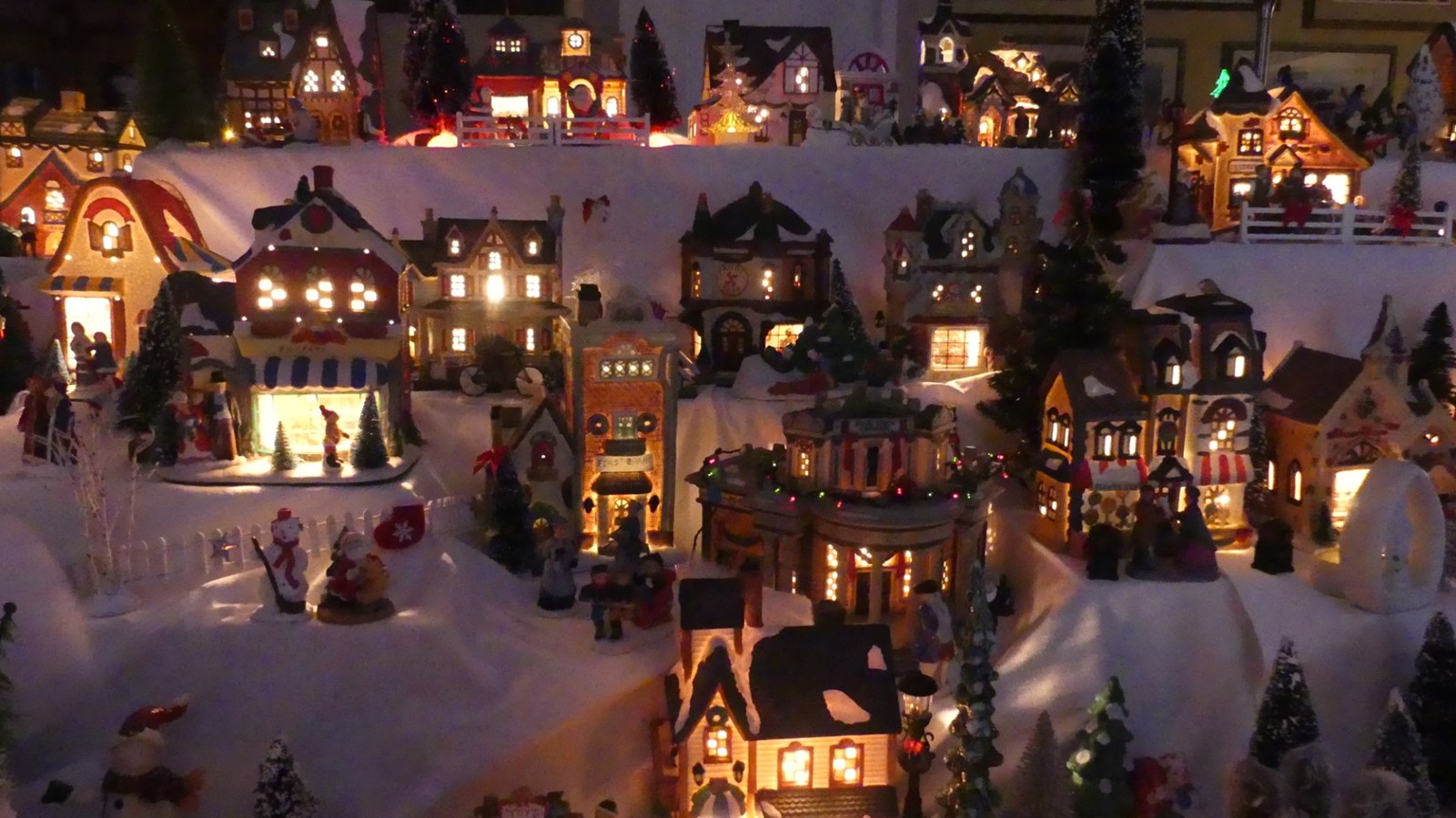La féérie de Noël se passe en plein milieu du salon de Rachel et Philippe