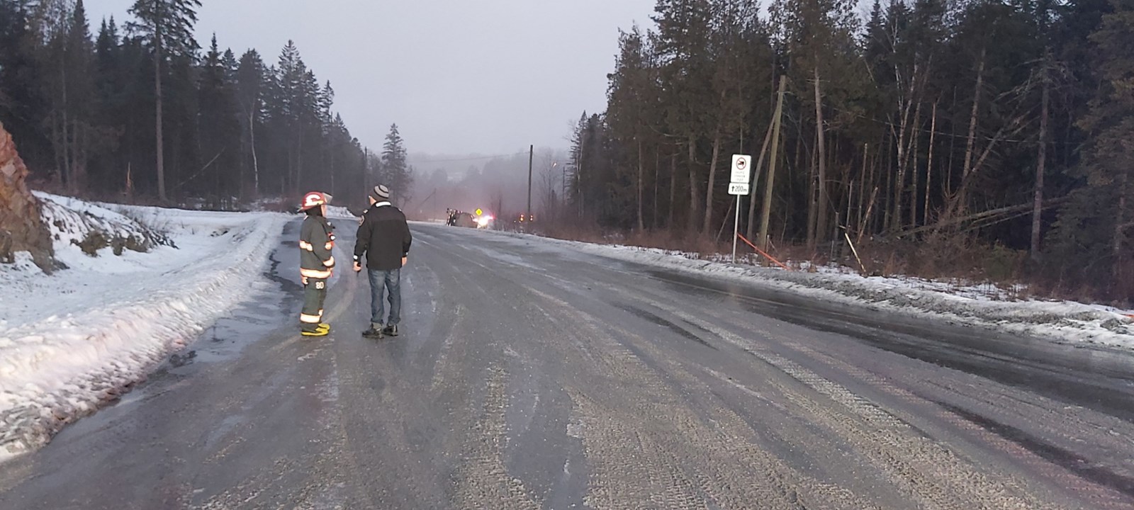 Un camion citerne se renverse près de la A-73 à Saint-Georges