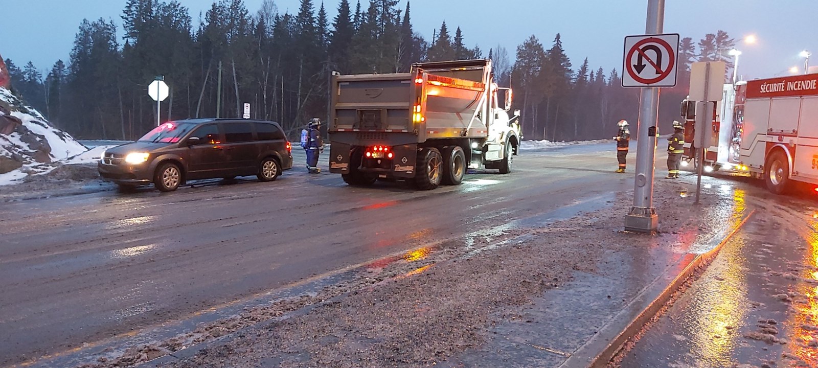 Un camion citerne se renverse près de la A-73 à Saint-Georges
