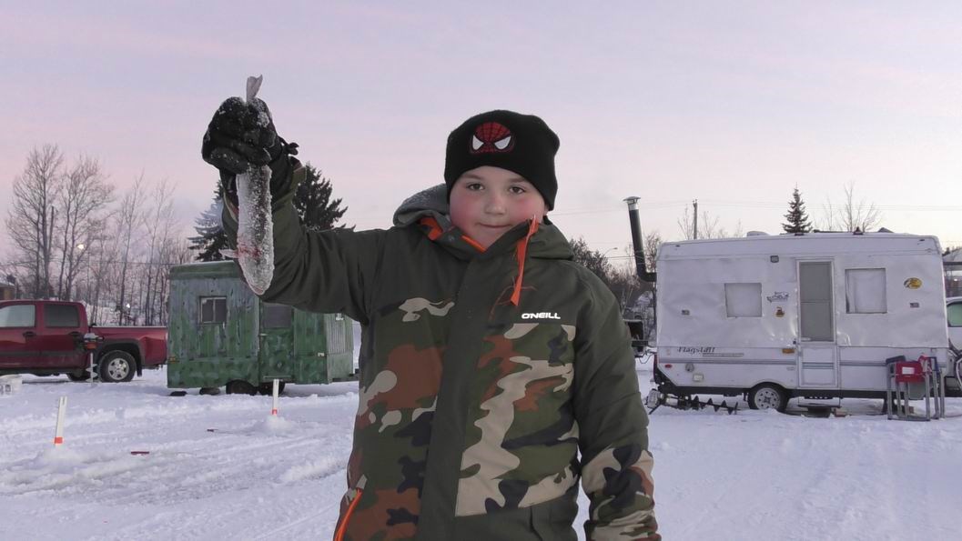 Normand DeLessard présente la pêche blanche à Sainte-Aurélie 2020