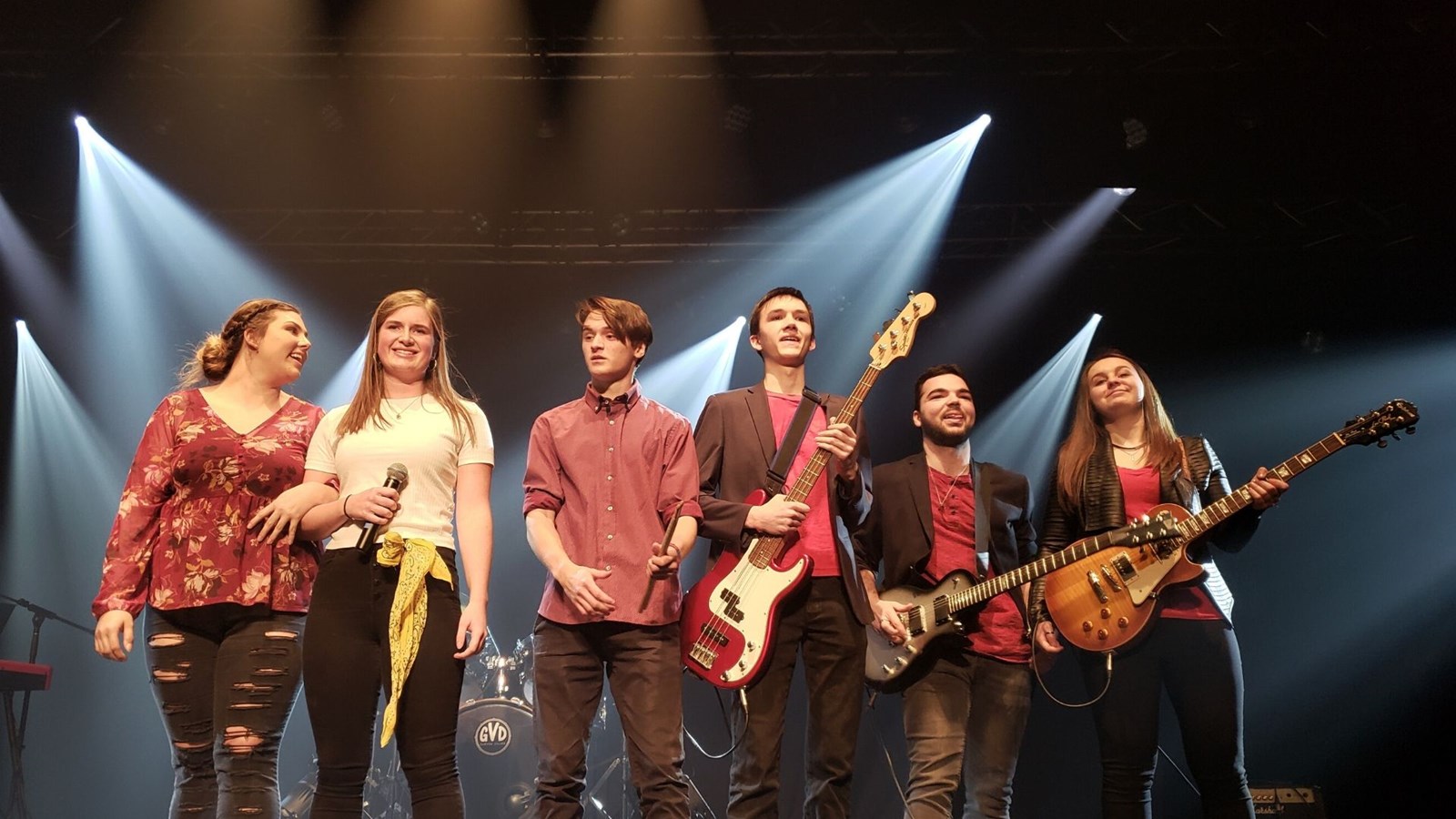 Le Groupe IMPULSION composé de de Cynthia Boulet, Audrey Fortin, Émile Gagné, Arianne Labbé, Maxime Poulin et Nicolas Poulin