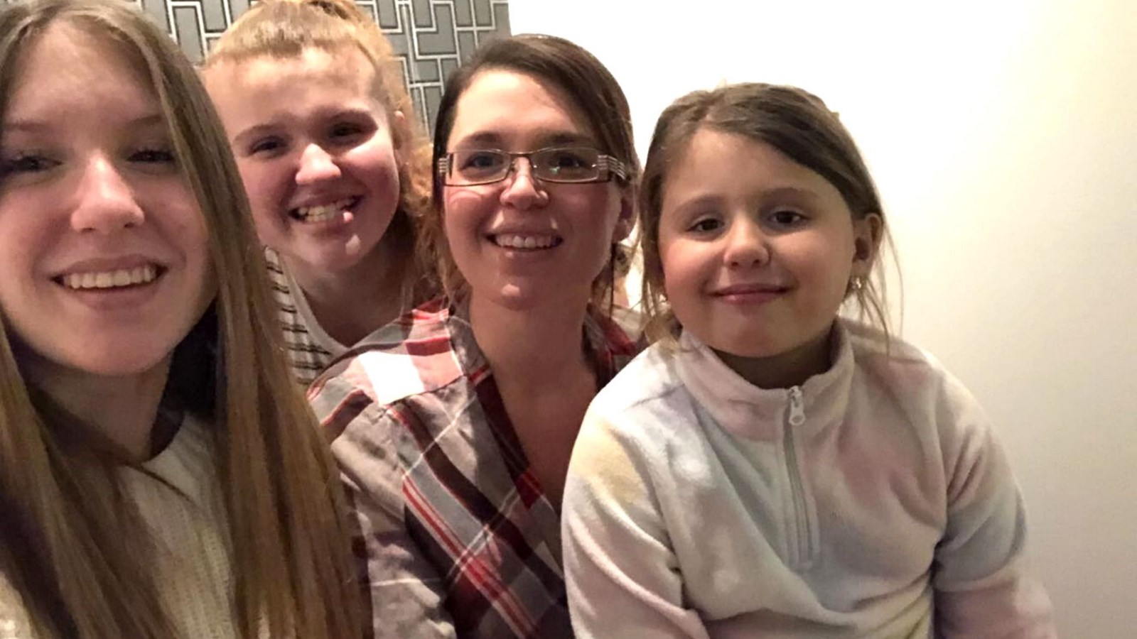 Caroline Veilleux et ses trois filles.