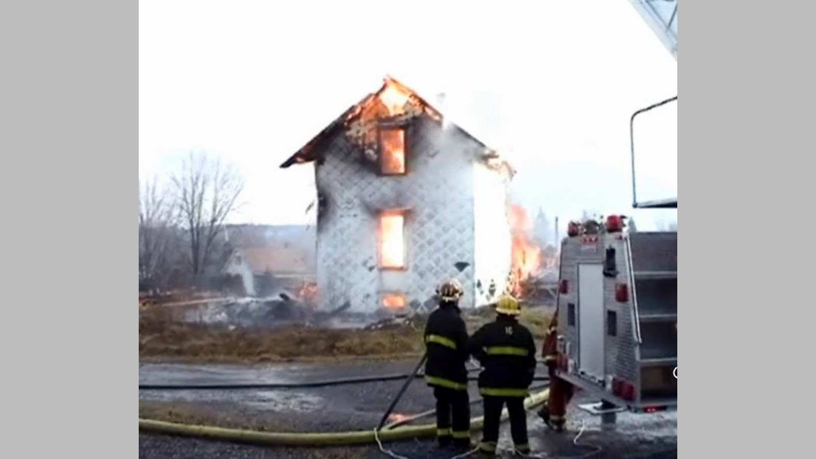 Normand DeLessard présente une pratique des pompiers de Saint-Georges en 2003