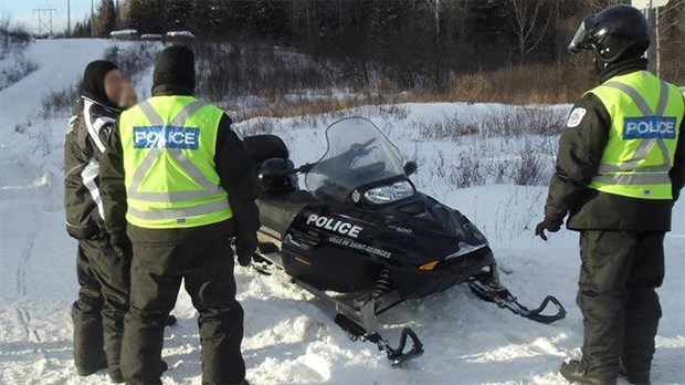 Tentative de vol de motoneiges et vitesse au volant