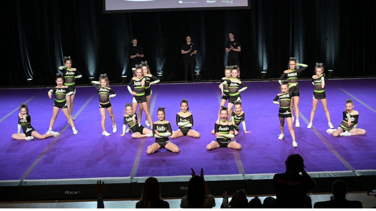 L'équipe de niveau 2 des Jabs Cheerleading Pretty Fighterd