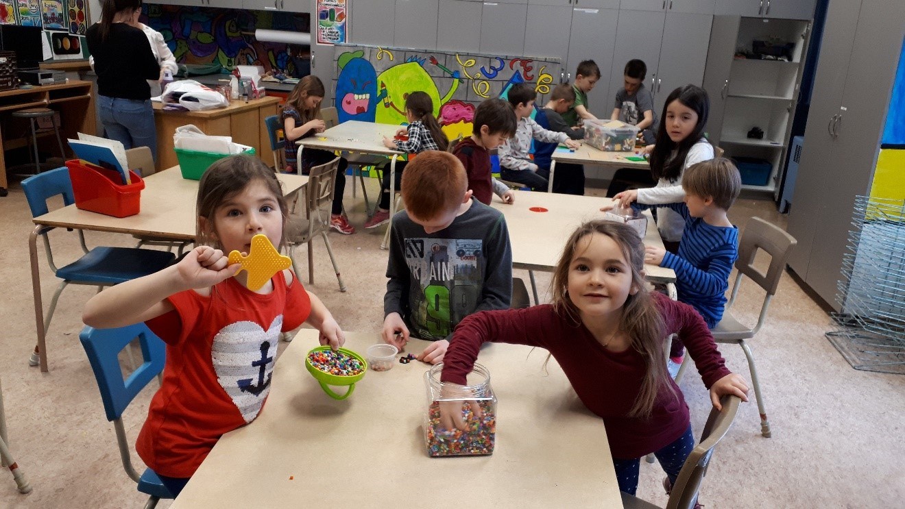 L'école Maribel a reçu un soutien de 1 000 $ pour l’achat de matériel de bricolage.