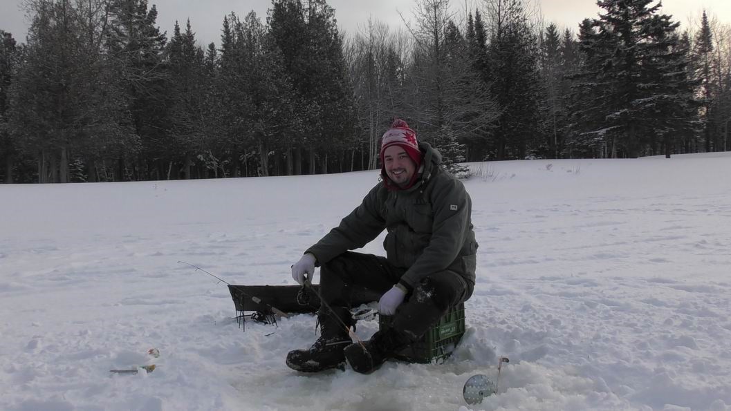 Normand DeLessard présente la pêche sous la glace de Saint-Zacharie en 2020
