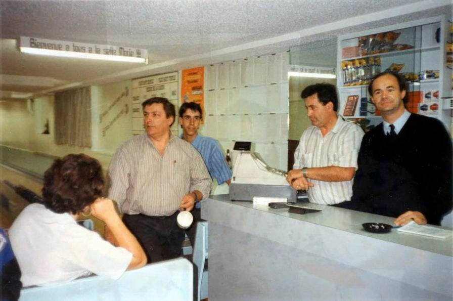 Normand De Lessard présente des souvenirs de la salle de quilles Morin de Saint-Georges Ouest