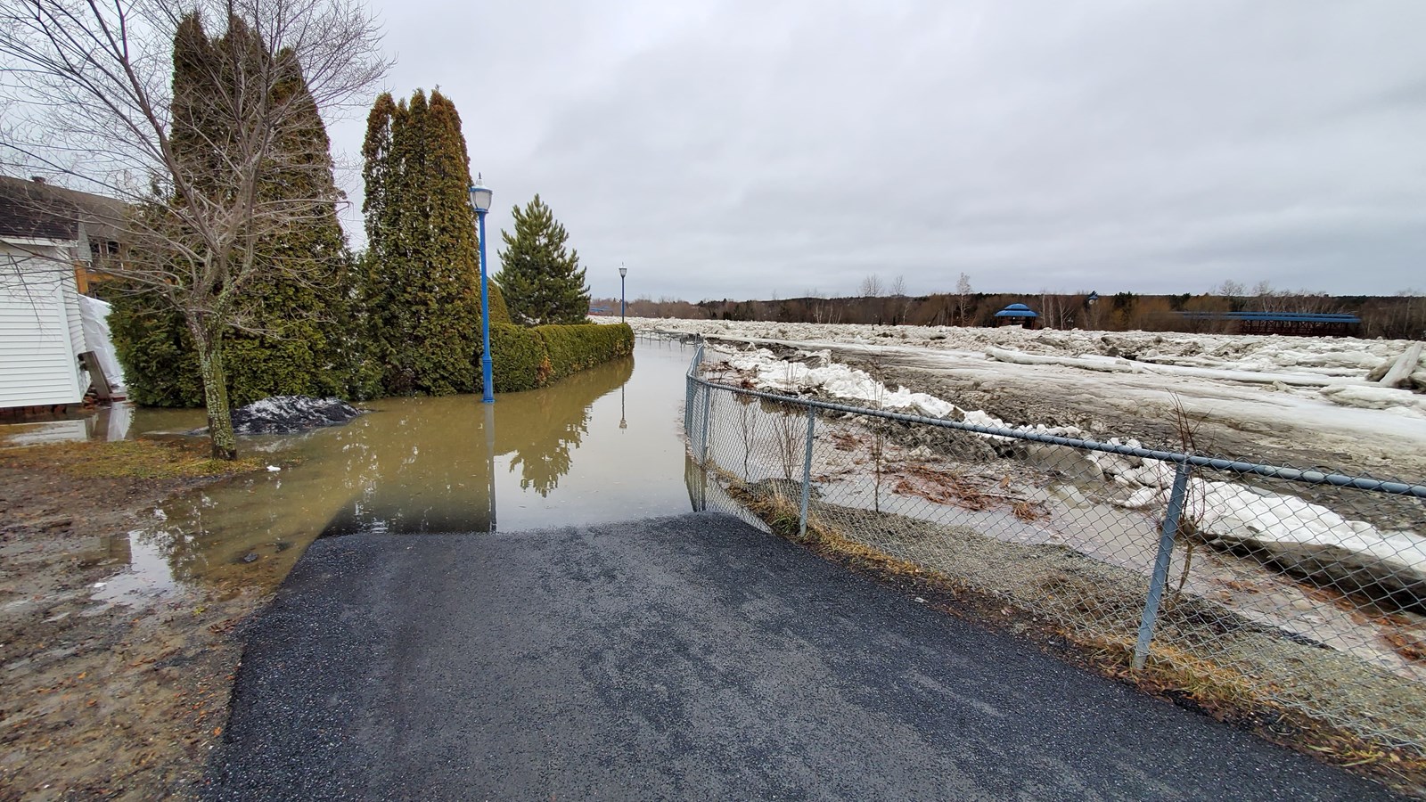 Le centre-ville de Saint-Georges inondé 