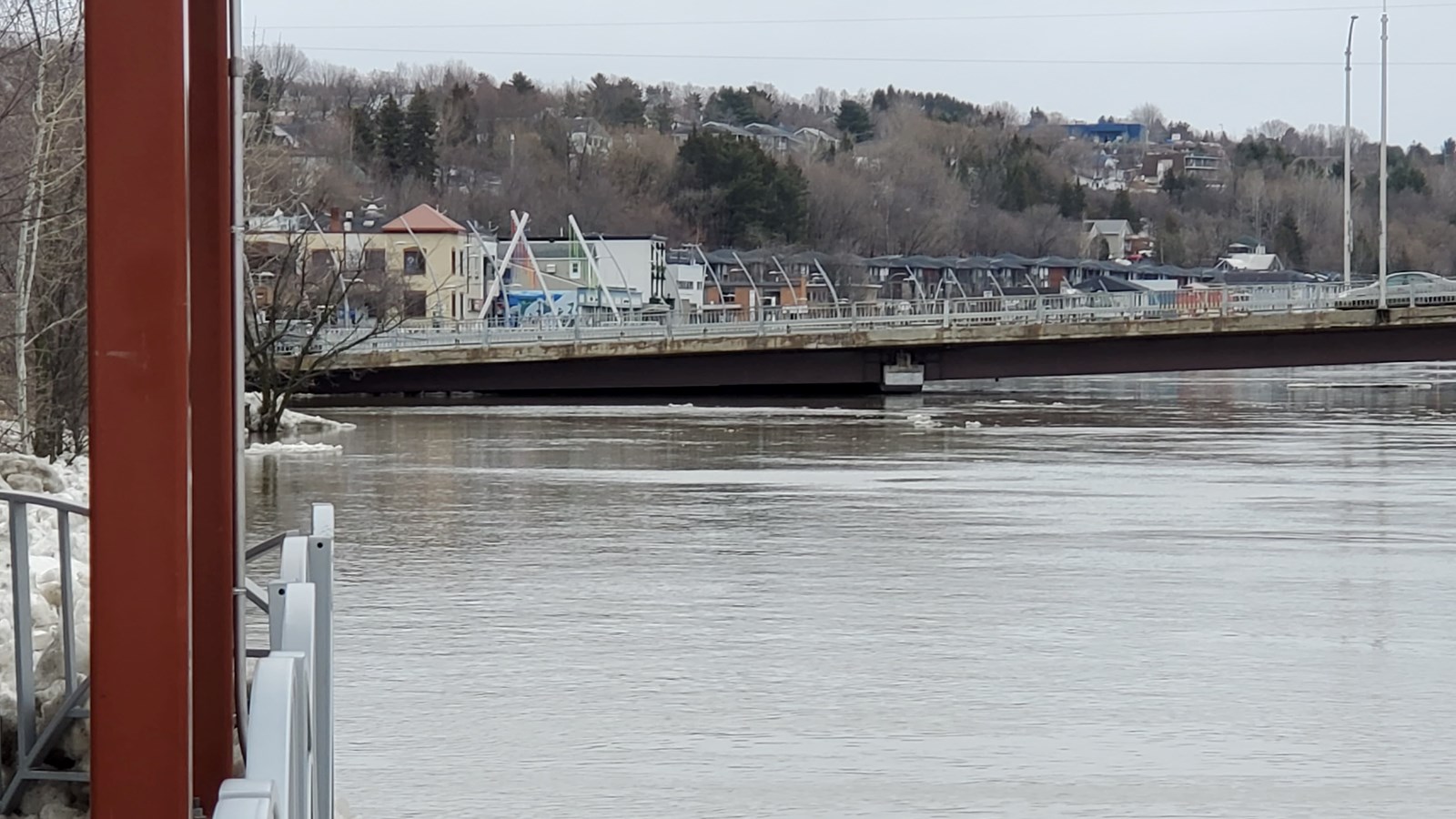 Le centre-ville de Saint-Georges inondé 