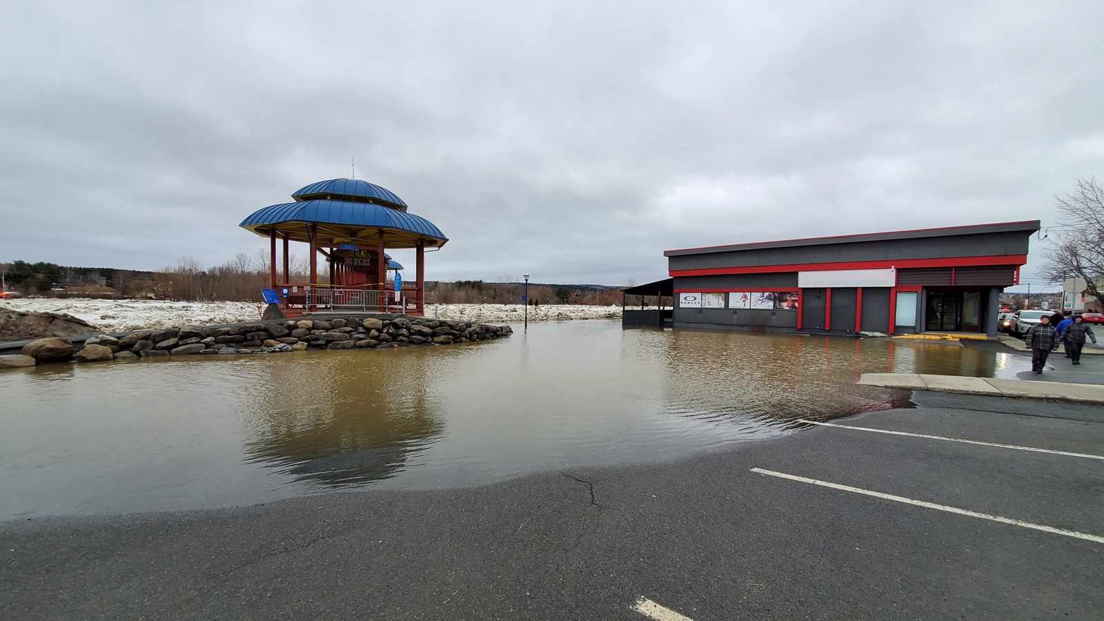 Le centre-ville de Saint-Georges inondé 