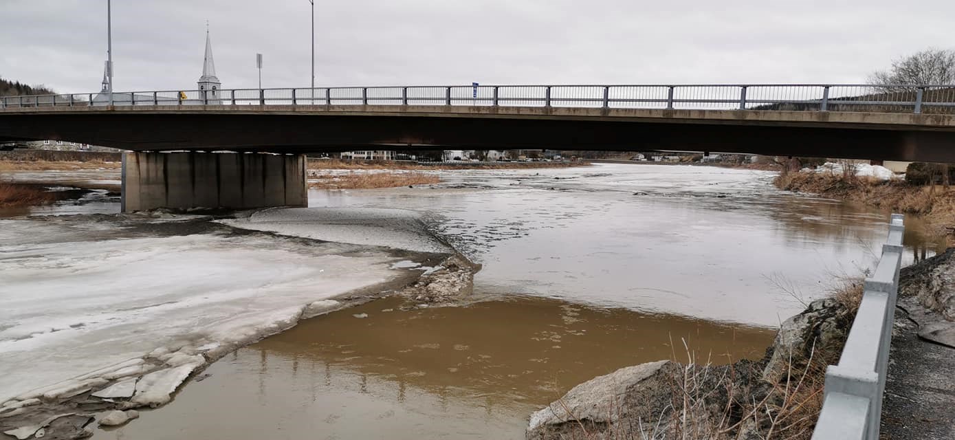 La rivière est sous surveillance à Beauceville.