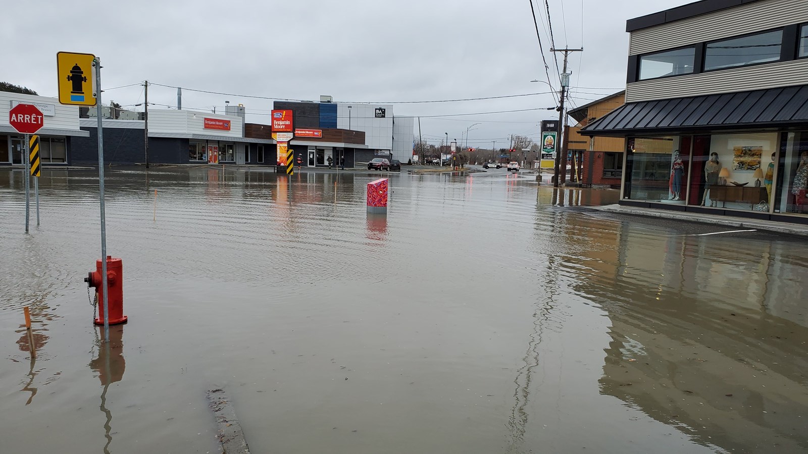 Le centre-ville de Saint-Georges inondé 
