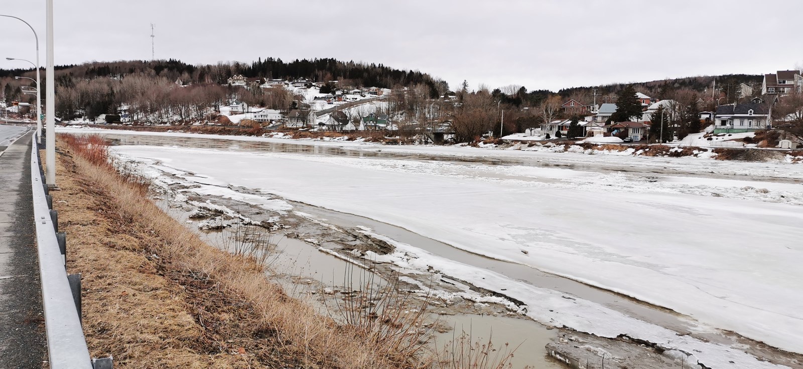 La rivière est sous surveillance à Beauceville.