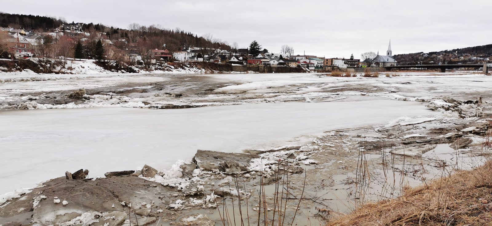 La rivière est sous surveillance à Beauceville.