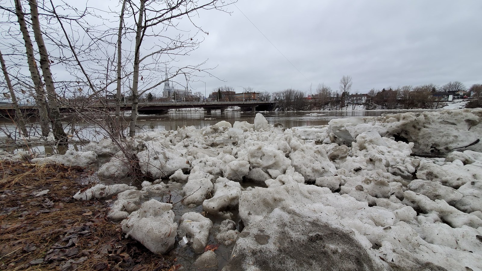 VIDÉO : Des embâcles causent des inondations à Saint-Georges
