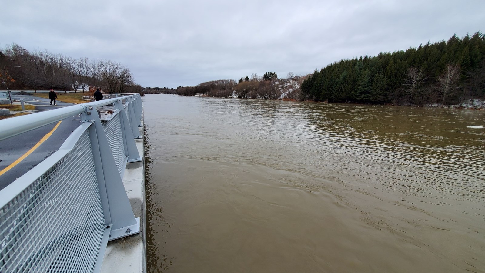 VIDÉO : Des embâcles causent des inondations à Saint-Georges