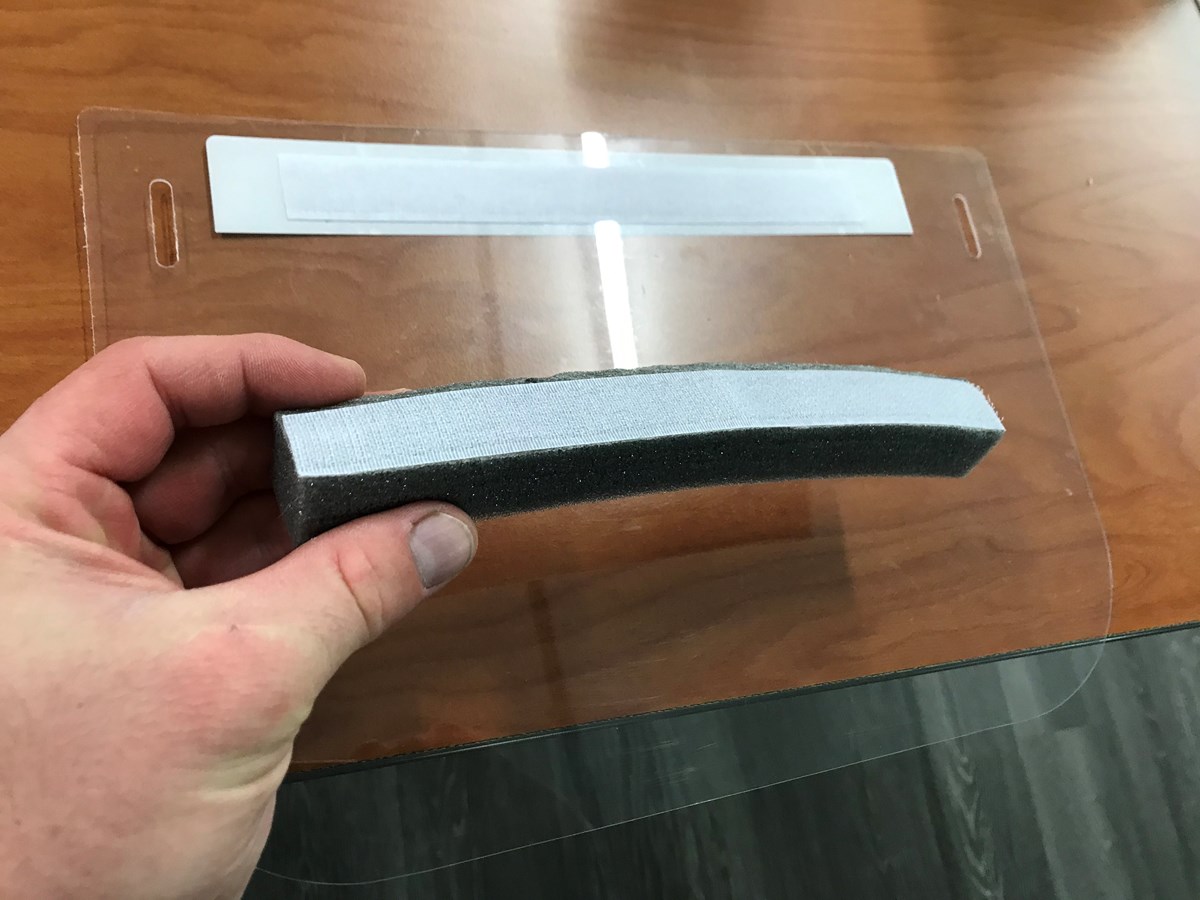 Abritek produit une visière de protection de sa conception