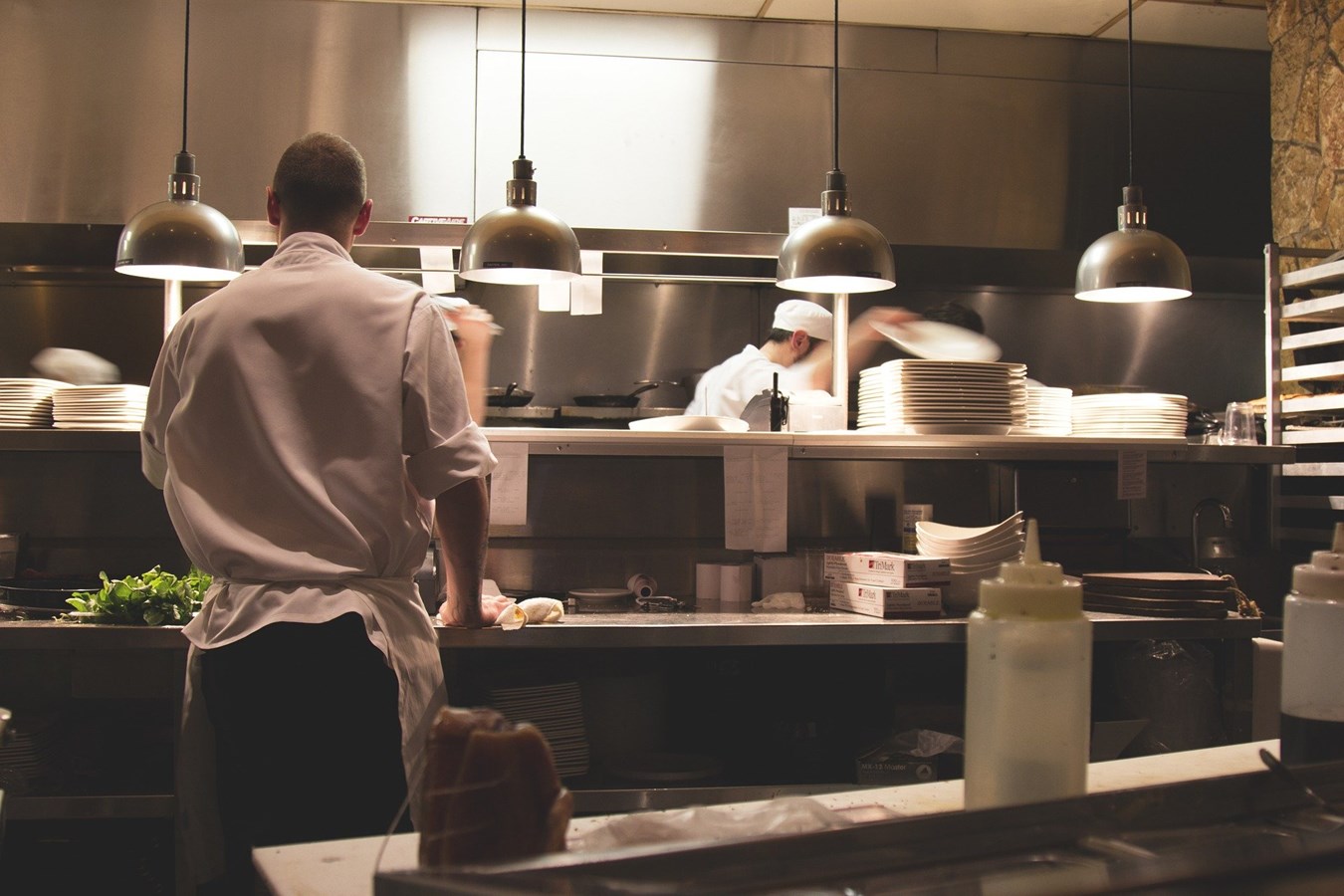 Le PQ réclame une aide d'urgence directe pour les restaurateurs