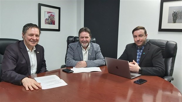 Daniel Chaîné, dg, Serge Jacques, président du CLD et Jonathan V Bolduc, préfet de la MRC Robert-Cliche