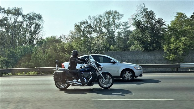 Un motocycliste reçoit 5 296$ d'amende et 17 points d'inaptitude