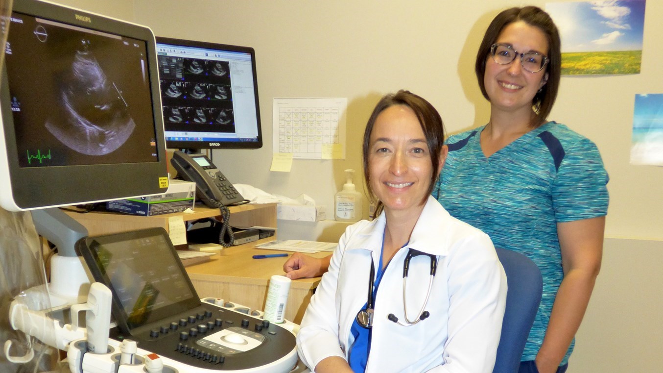 Dre Pier-Anne Gilbert, cardiologue et Anne-Marie Deblois, technologue en électrophysiologie. 