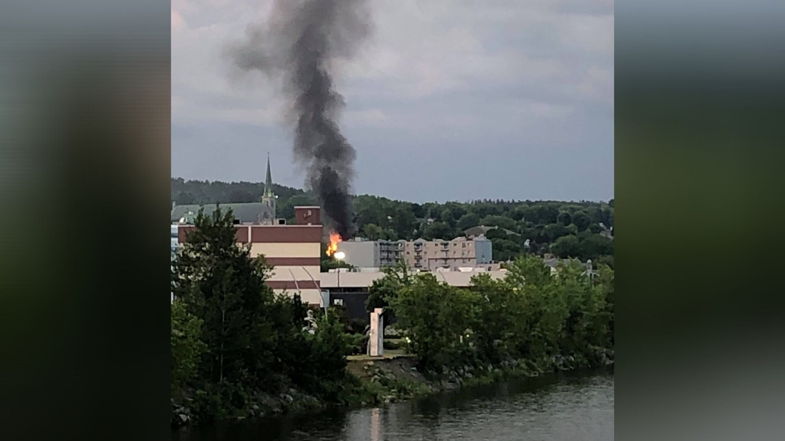 VIDÉO : Incendie d'un multi-logement à Saint-Georges