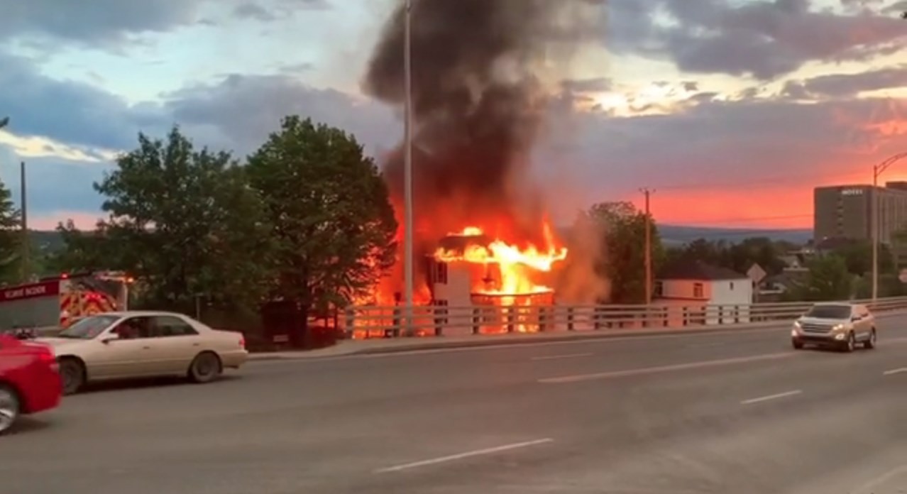 Images de l'incendie de la 123e Rue à Saint-Georges