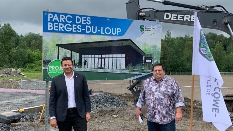 De gauche à droite: Le député de Beauce-Nord, Samuel Poulin et le maire de Saint-Côme, Yvon Duquet