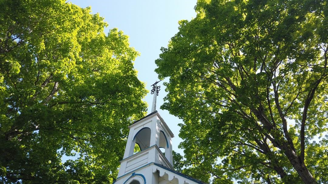 Normand DeLessard présente la petite chapelle Turcotte de Sainte-Marie