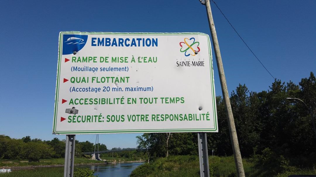 Normand DeLessard présente le quai à Sainte-Marie-de-Beauce