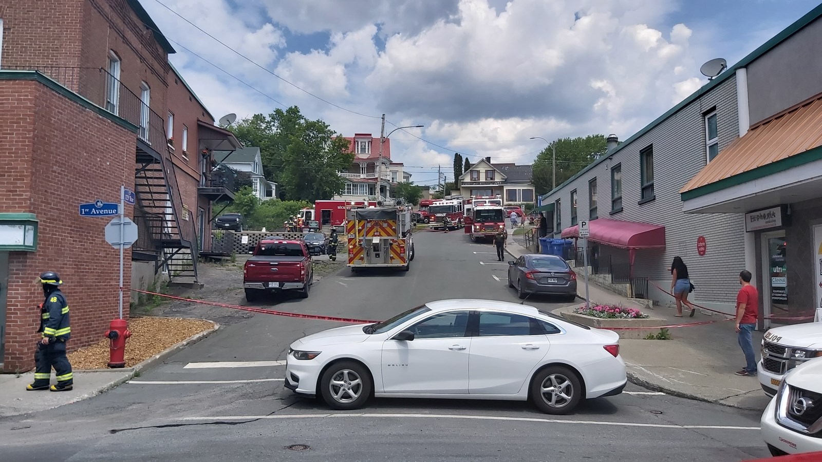 Les pompiers interviennent près de la boutique Cayo Coco à Saint-Georges