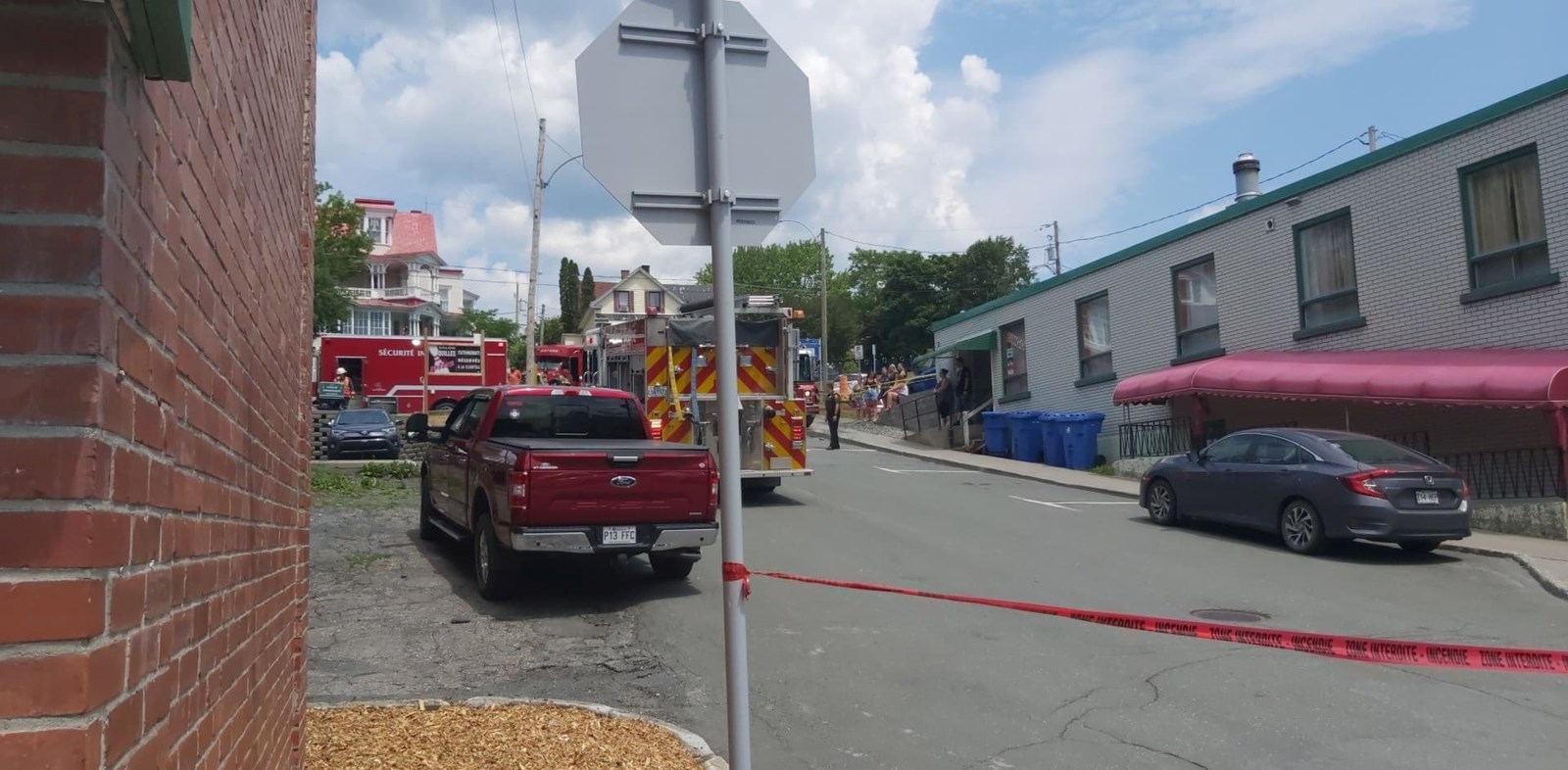 Les pompiers interviennent près de la boutique Cayo Coco à Saint-Georges