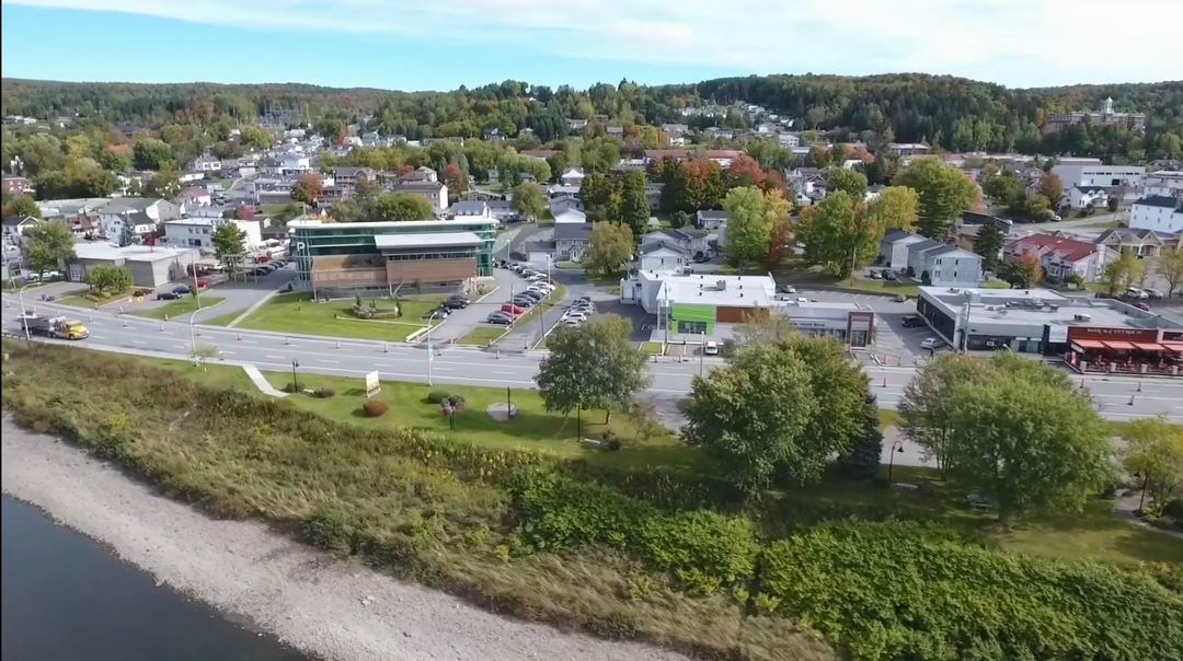 Normand DeLessard présente Beauceville vue des airs