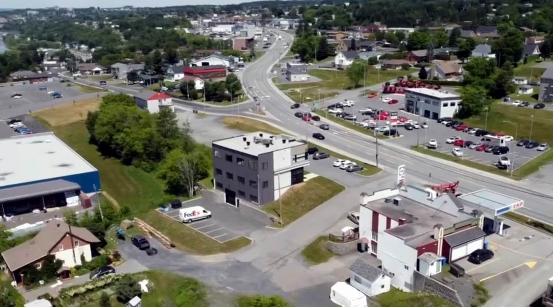Normand DeLessard présente une vue aérienne de Saint-Georges
