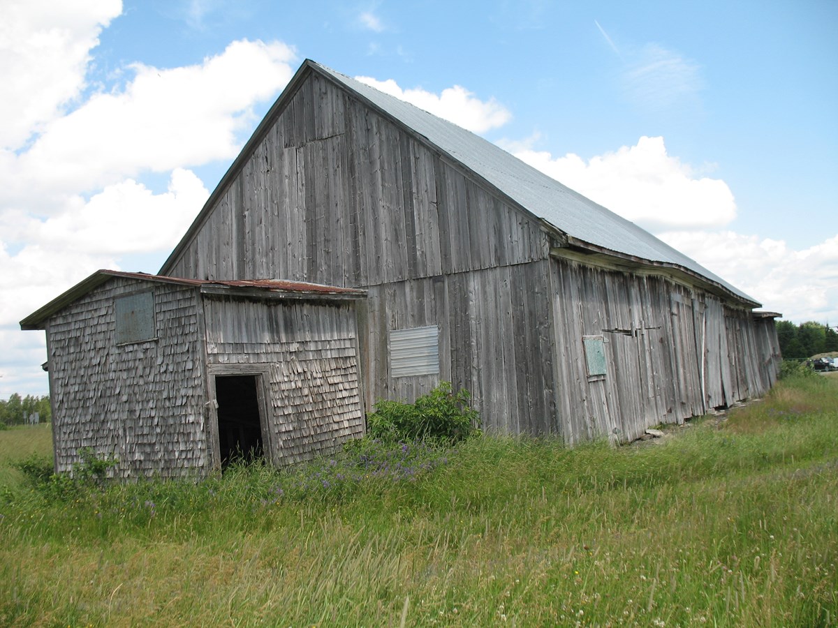 Saint-Joseph se situe sur la 30e avenue (rang St-Guillaume), secteur Ouest