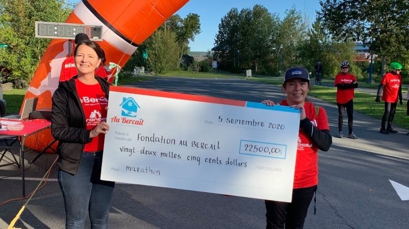 Cathy Fecteau, directrice du Bercail et Émilie Vachon, agente de liaison pour l'organisme.