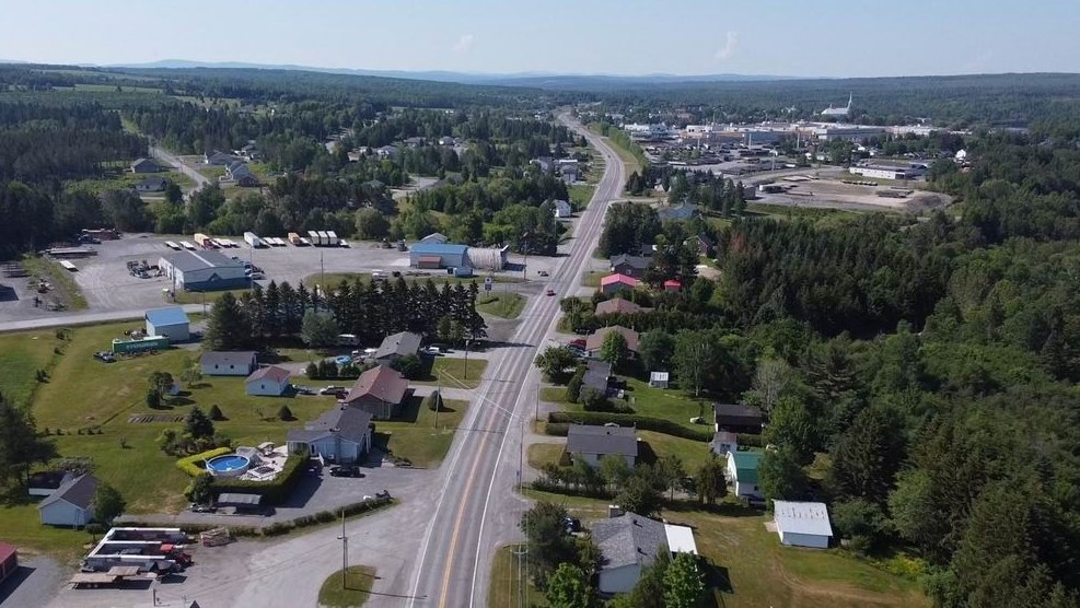 Normand DeLessard présente Saint-Gédéon-de-Beauce en vue aérienne