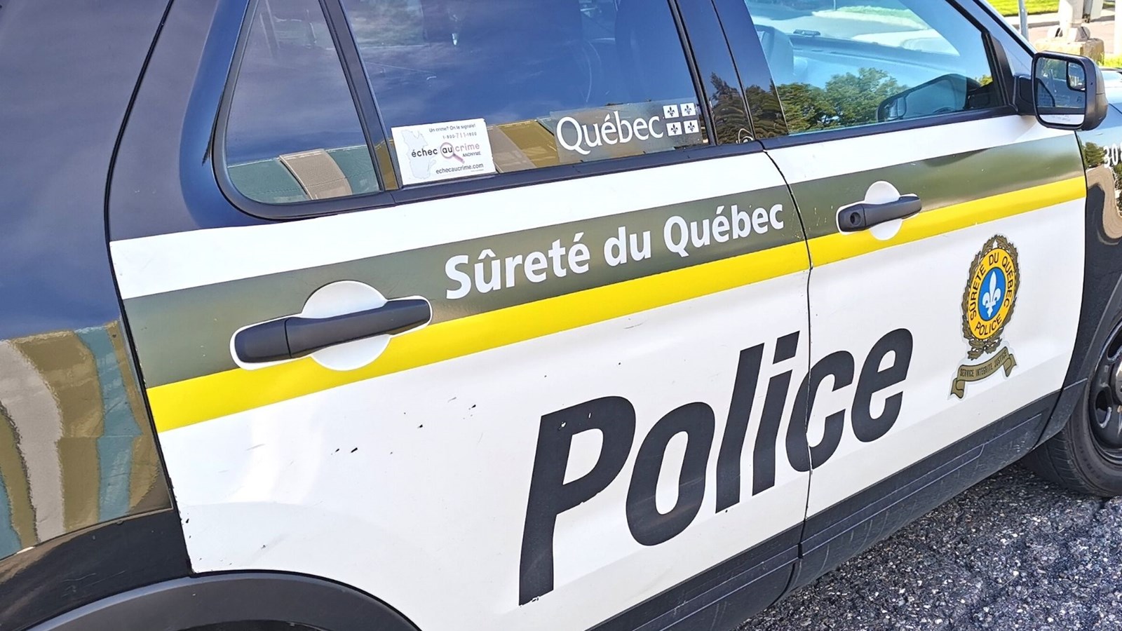 La totale pour un homme de 43 ans en liberté illégale: sortie de route, alcool au volant, introduction par effraction et voies de fait