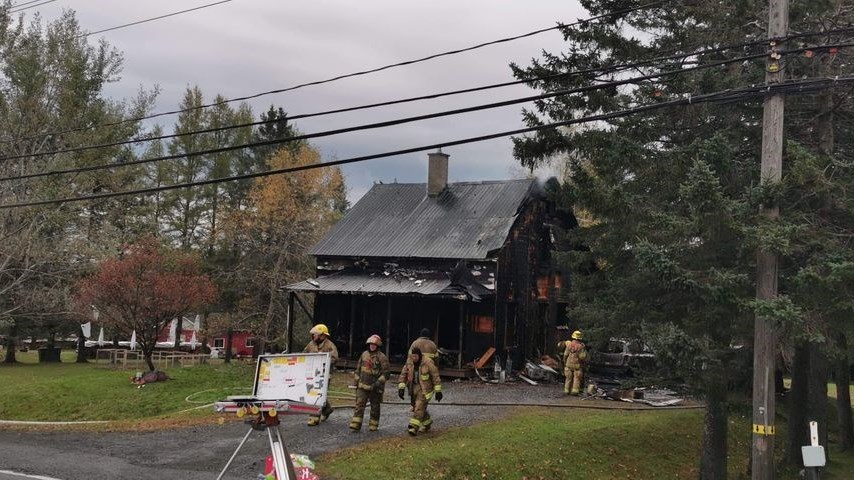 Une résidence est ravagée par les flammes à Saint-Prosper