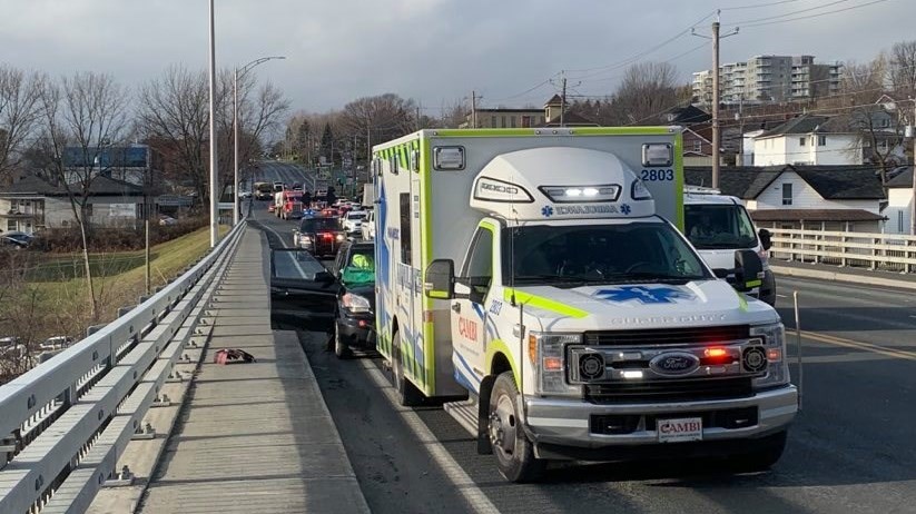 Collision entre deux voitures sur le boulevard Lacroix