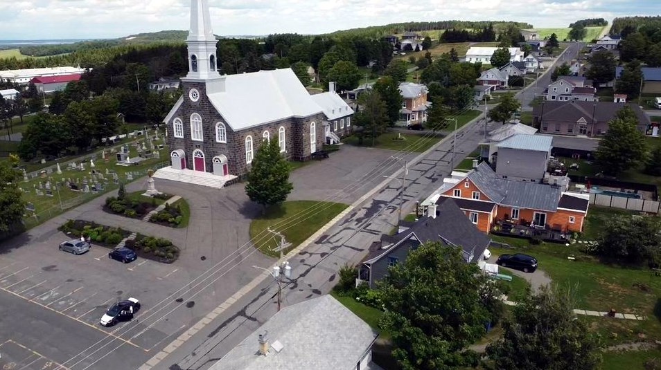 Normand DeLessard présente une vue aérienne de Sainte-Marguerite